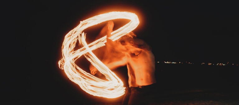 Read more about the article Lukas Vieyra – Fire Dance Photography