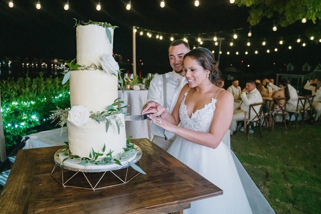 grand cayman wedding photographer reception morgans cake cutting