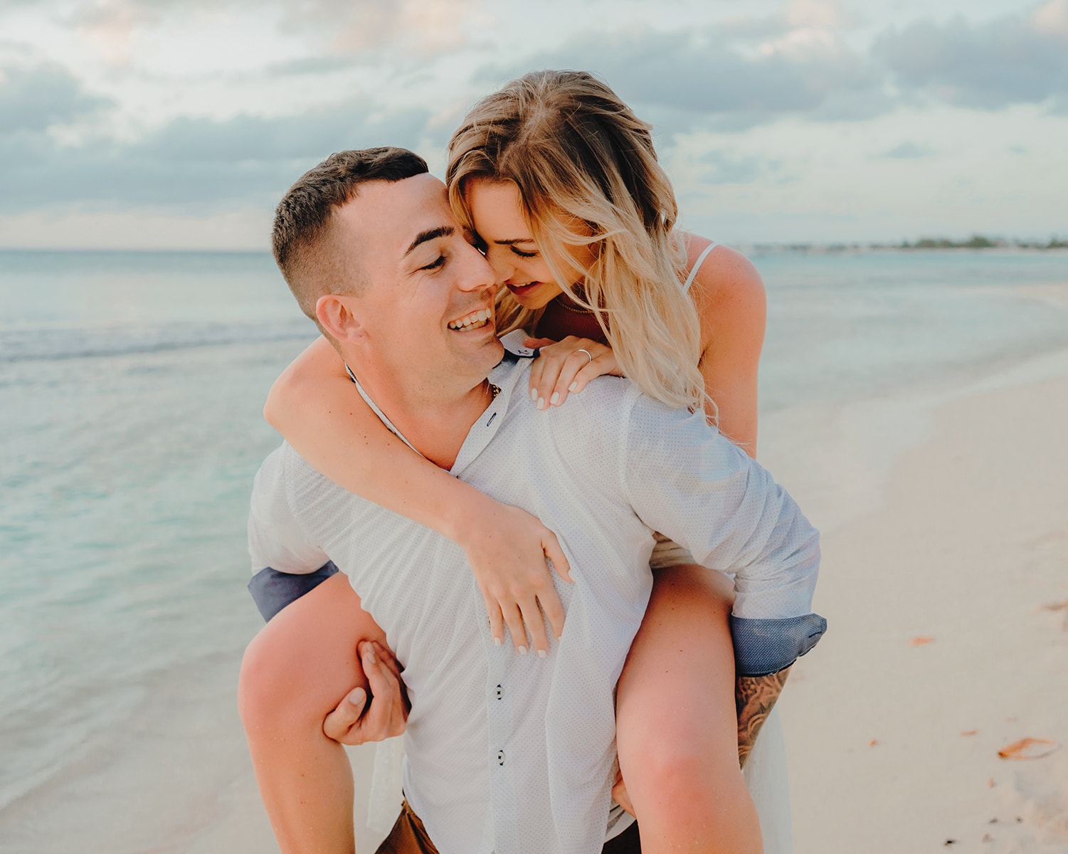 auckland couple engagement photographer beach