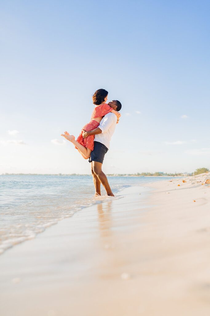 couple photographer cayman islands beach kimpton seafire