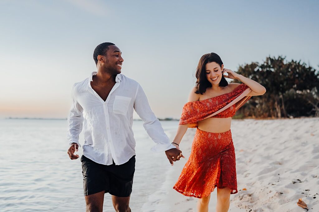 couple photographer cayman islands beach kimpton seafire