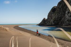 auckland karekare beach travel photography