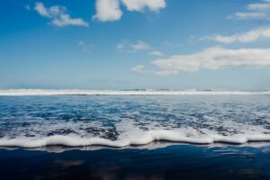 auckland karekare beach travel photography