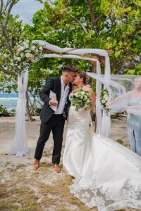 auckland wedding photographer small beach wedding