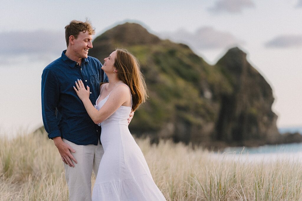 Piha beach auckland couple engagement photographer