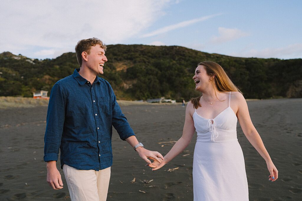 Piha beach auckland couple engagement photographer
