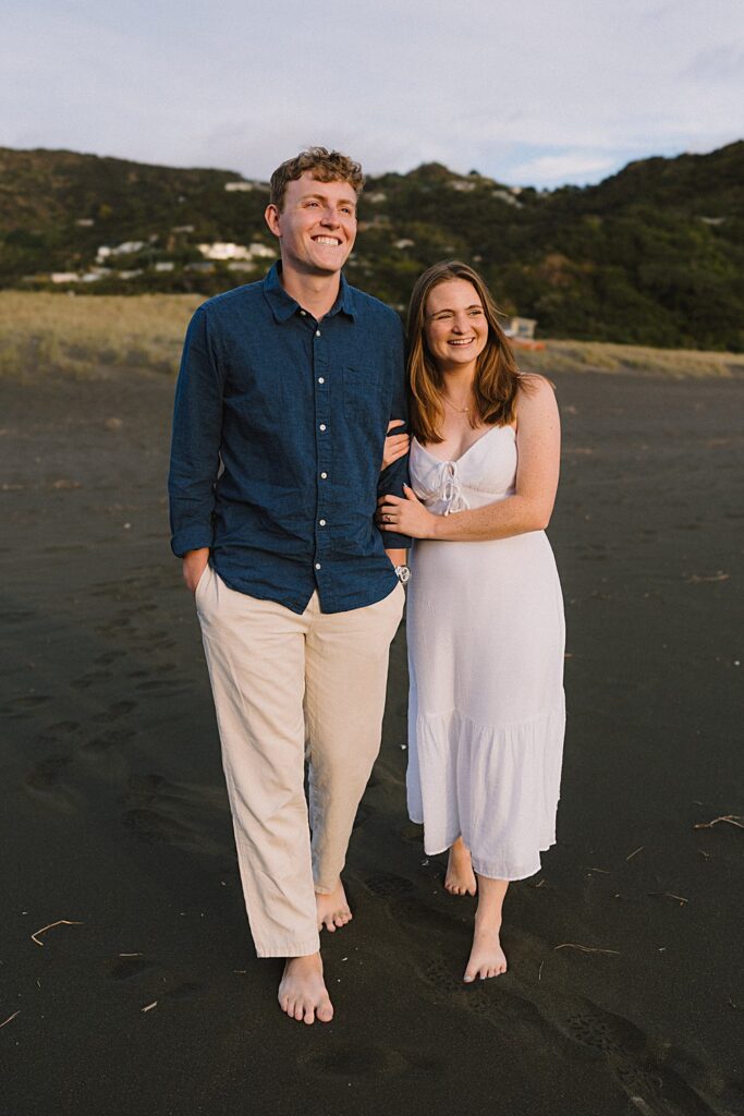 Piha beach auckland couple engagement photographer