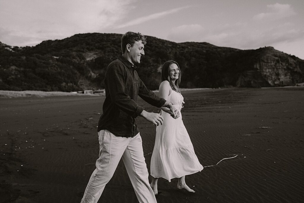 Piha beach auckland couple engagement photographer
