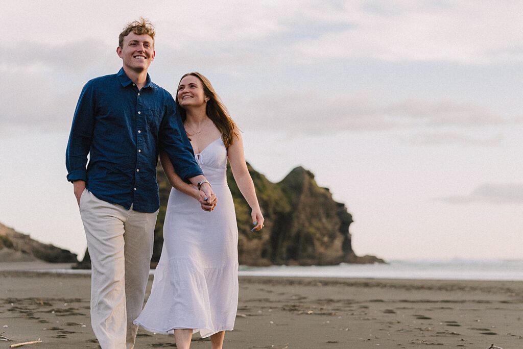 Piha beach auckland couple engagement photographer