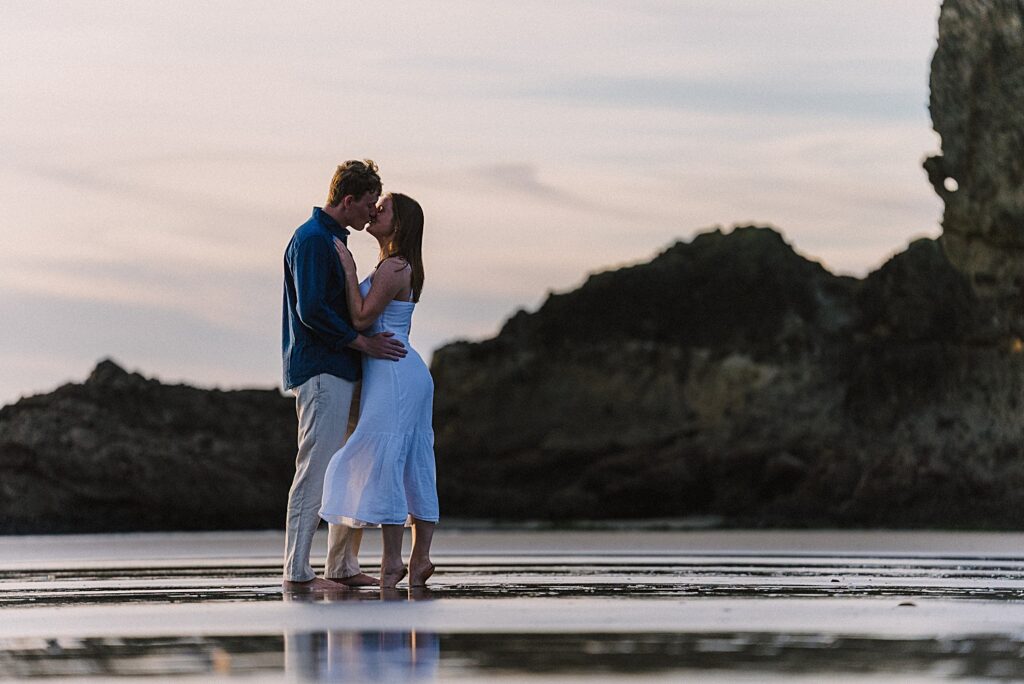 Piha beach auckland couple engagement photographer