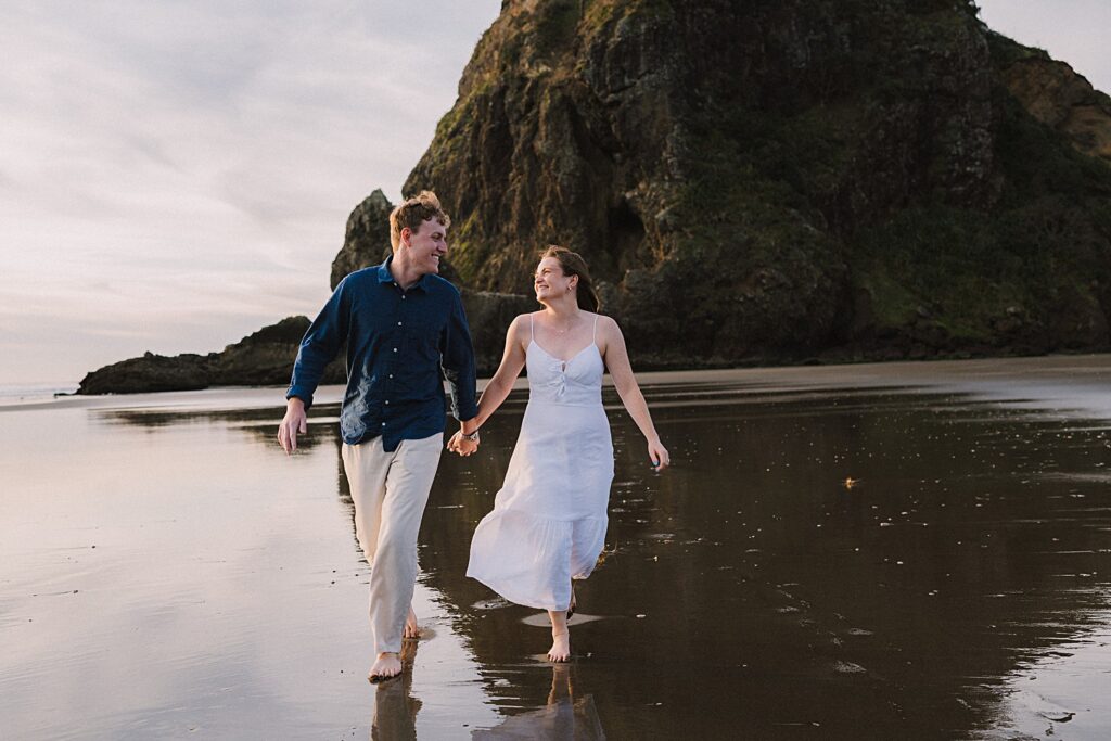 Piha beach auckland couple engagement photographer