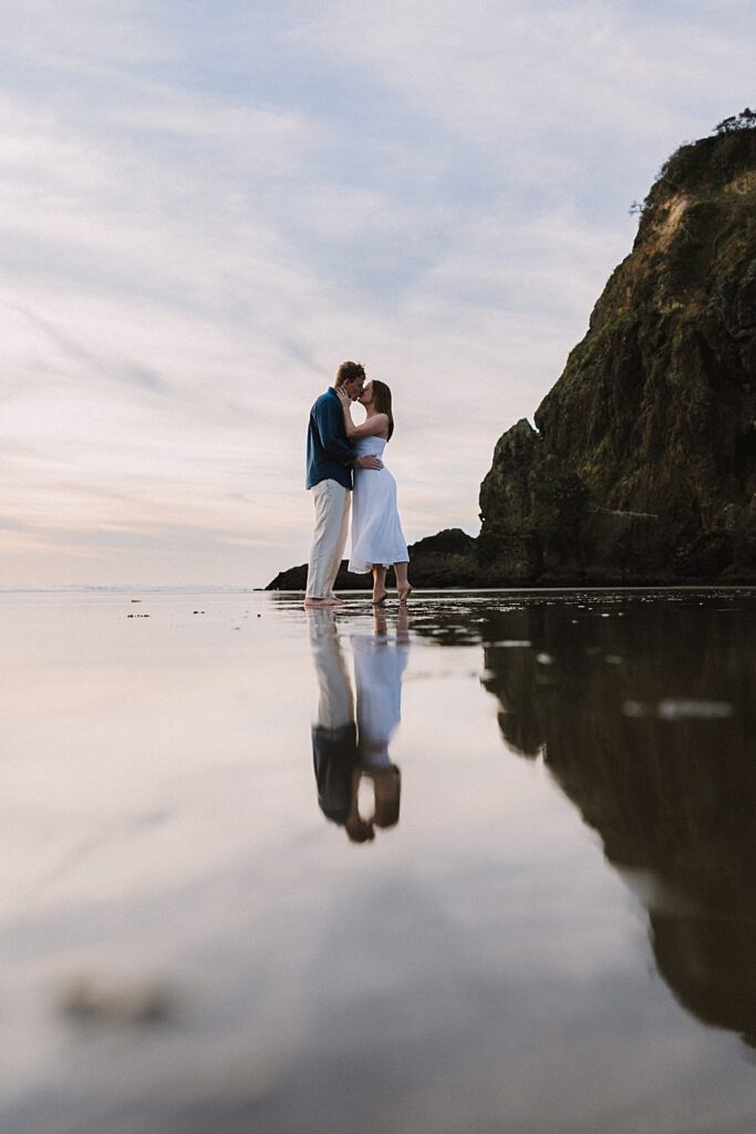 Piha beach auckland couple engagement photographer
