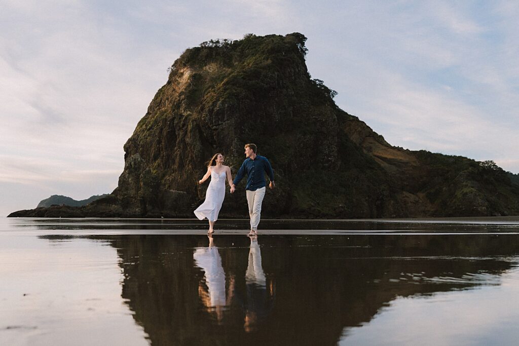 Piha beach auckland couple engagement photographer