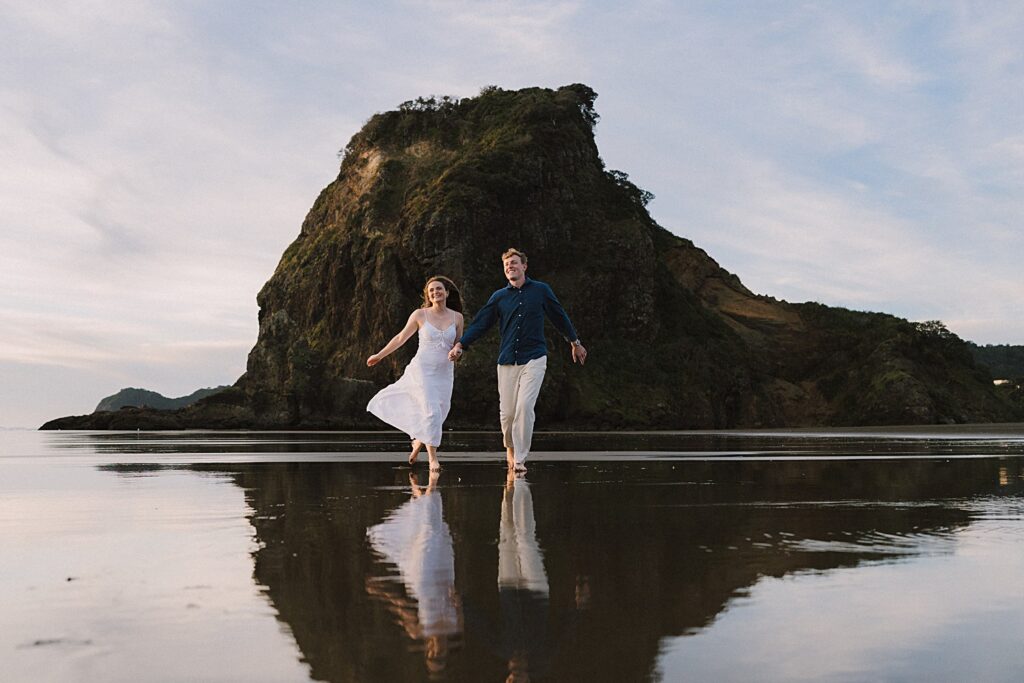Piha beach auckland couple engagement photographer