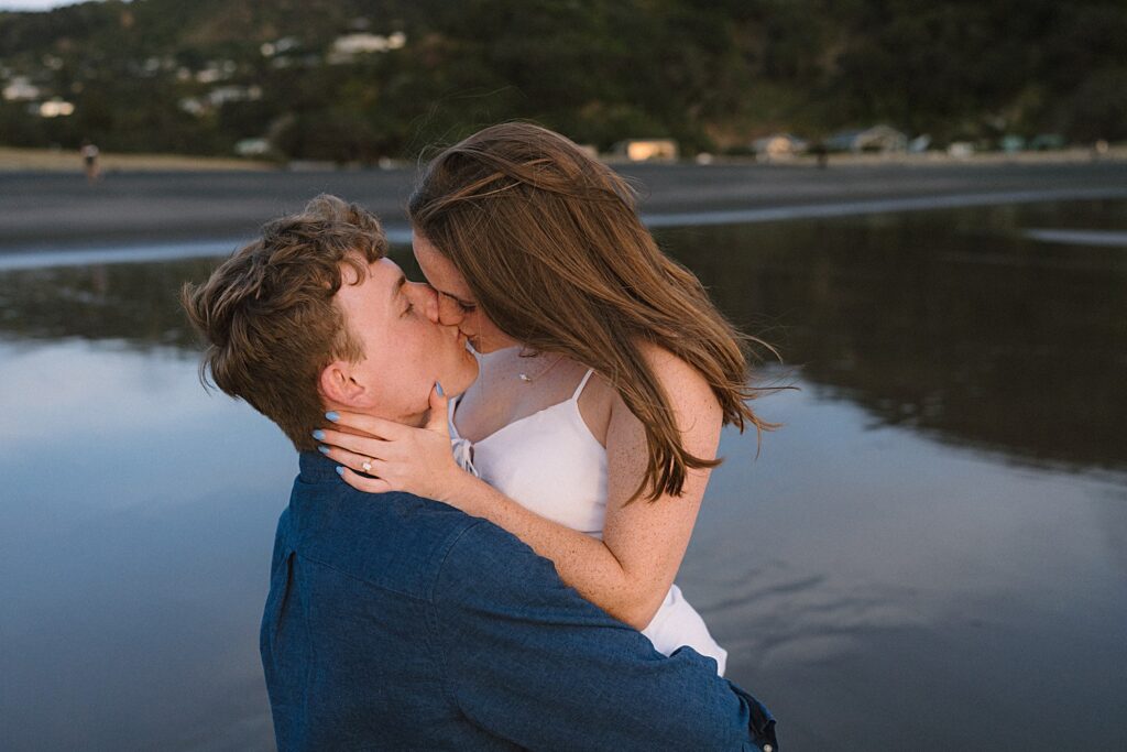 Piha beach auckland couple engagement photographer