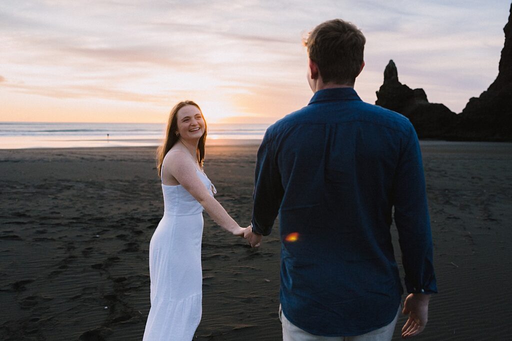 Piha beach auckland couple engagement photographer
