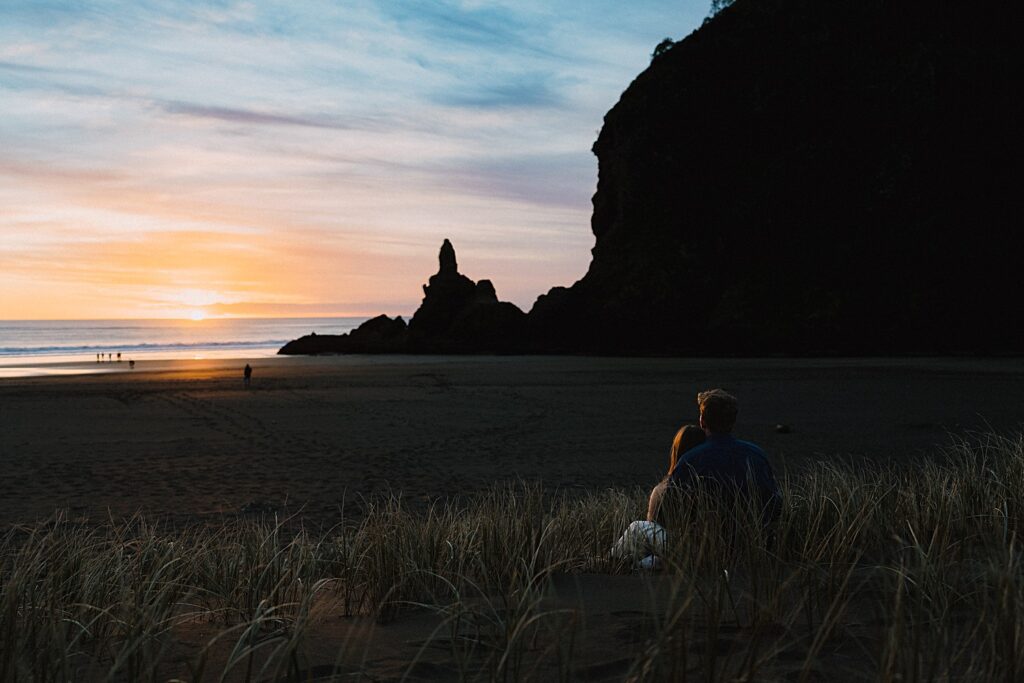 Piha beach auckland couple engagement photographer